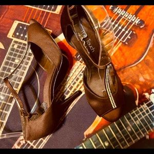 🍾Fabulous Nina “The Touch” Brown Satin and Rhinestone Elegant Heels!